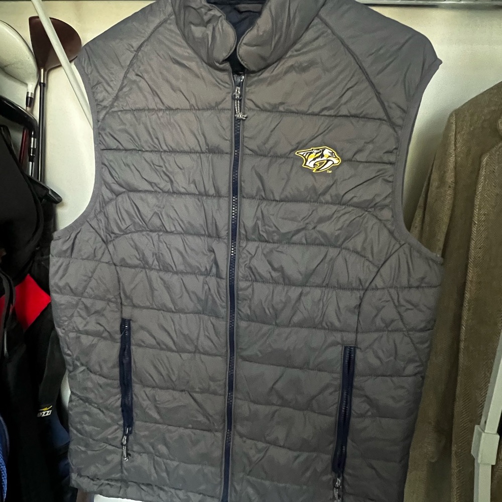 Men's Johnnie O Nashville Predators Gray/Grey Quilted Puffer Vest Size Small